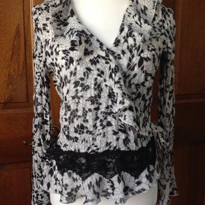 Stunning Sunny Leigh wrap around blouse with black lace and ruffled sleeves, szM